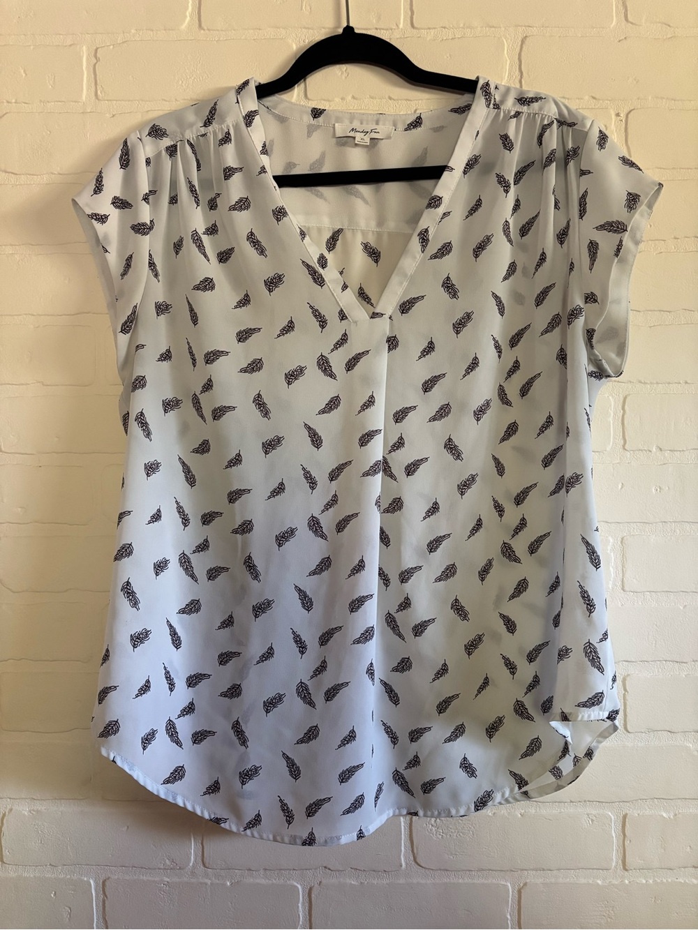 Feather-print V-Neck Blouse EUC